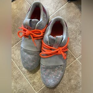 Under Armor- worn a handful of times- if washed they should be like new!